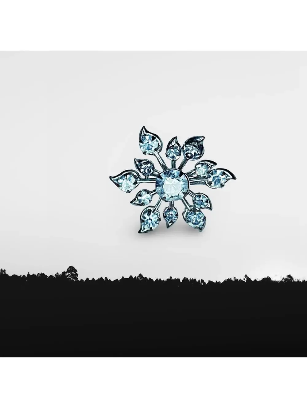 192. Silvertone Crystal Flower Brooch